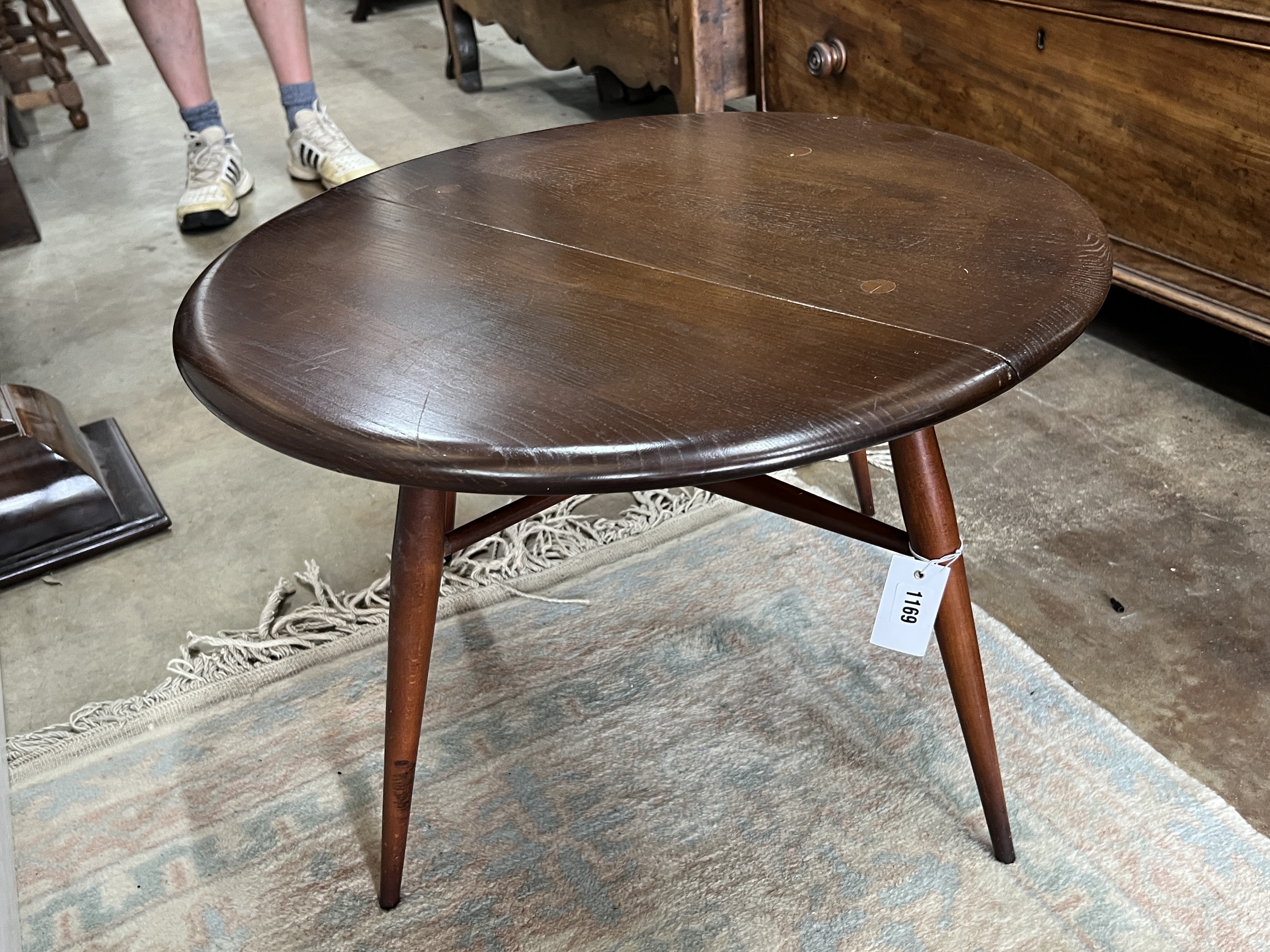 An Ercol elm single drop leaf occasional table, diameter 61cm, height 40cm